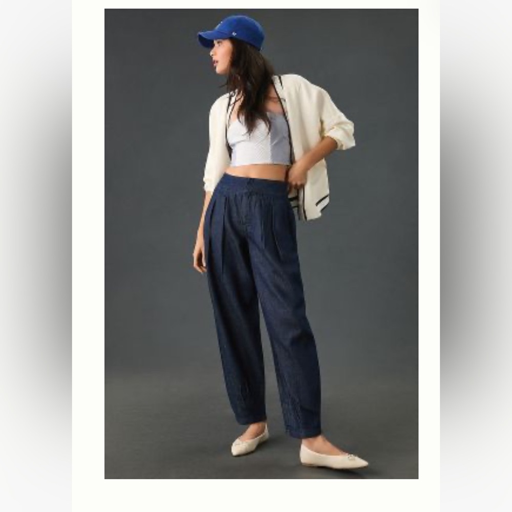 PILCRO PORTO PLEATED HIGH-RISE TAPERED JEANS
Size: 25